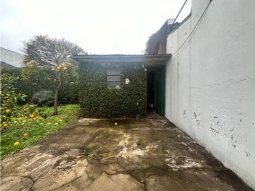 LATORRE PROP. VENDE CASA 3 AMB CON PARQUE