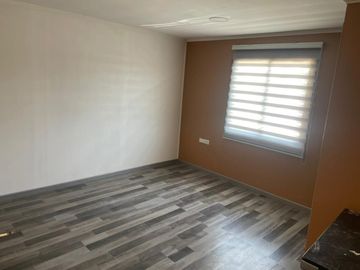 VENTA CASA SAN JOAQUÍN 7D+3B+1EST+1BOD 190M2 PAR.9 STA. ROSA