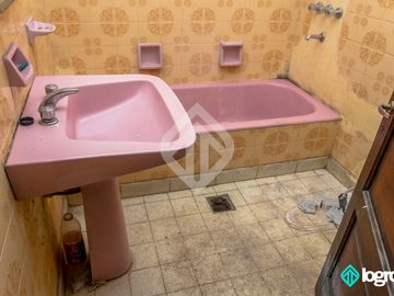 Amplia casa en venta con cochera | Macrocentro, Salta
