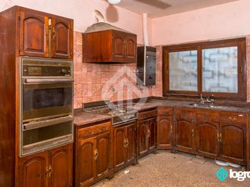 Amplia casa en venta con cochera | Macrocentro, Salta