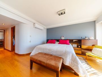 DUPLEX EN VENTA CON VISTA AL RÍO. PATIO EXCLUSIVO
