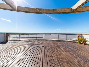 DUPLEX EN VENTA CON VISTA AL RÍO. PATIO EXCLUSIVO