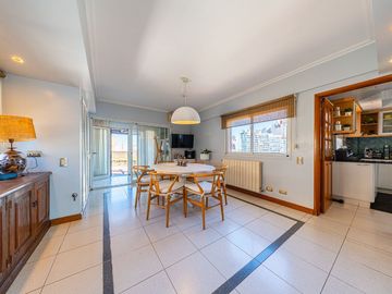 DUPLEX EN VENTA CON VISTA AL RÍO. PATIO EXCLUSIVO