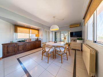 DUPLEX EN VENTA CON VISTA AL RÍO. PATIO EXCLUSIVO