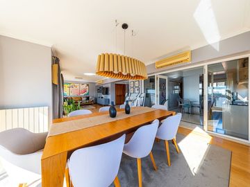 DUPLEX EN VENTA CON VISTA AL RÍO. PATIO EXCLUSIVO