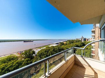 DUPLEX EN VENTA CON VISTA AL RÍO. PATIO EXCLUSIVO