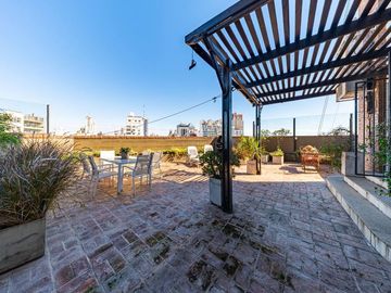 DUPLEX EN VENTA CON VISTA AL RÍO. PATIO EXCLUSIVO