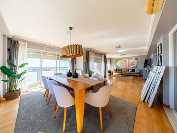 DUPLEX EN VENTA CON VISTA AL RÍO. PATIO EXCLUSIVO