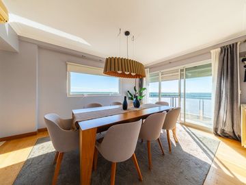 DUPLEX EN VENTA CON VISTA AL RÍO. PATIO EXCLUSIVO