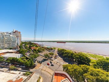 DUPLEX EN VENTA CON VISTA AL RÍO. PATIO EXCLUSIVO
