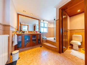 DUPLEX EN VENTA CON VISTA AL RÍO. PATIO EXCLUSIVO