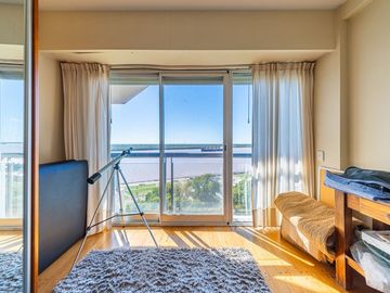 DUPLEX EN VENTA CON VISTA AL RÍO. PATIO EXCLUSIVO