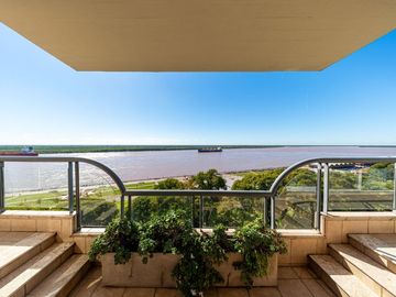 DUPLEX EN VENTA CON VISTA AL RÍO. PATIO EXCLUSIVO