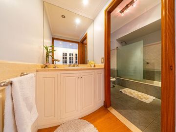DUPLEX EN VENTA CON VISTA AL RÍO. PATIO EXCLUSIVO