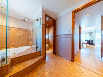 DUPLEX EN VENTA CON VISTA AL RÍO. PATIO EXCLUSIVO