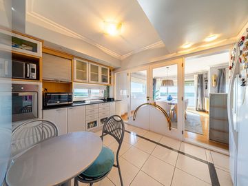 DUPLEX EN VENTA CON VISTA AL RÍO. PATIO EXCLUSIVO