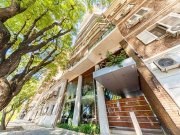 DUPLEX EN VENTA CON VISTA AL RÍO. PATIO EXCLUSIVO
