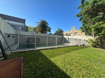 CASA 2 DORMITORIOS CON PILETA EN VENTA FISHERTON