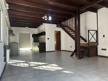 CASA 2 DORMITORIOS CON PILETA EN VENTA FISHERTON