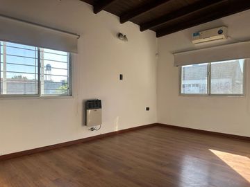 CASA 2 DORMITORIOS CON PILETA EN VENTA FISHERTON