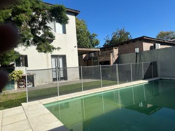 CASA 2 DORMITORIOS CON PILETA EN VENTA FISHERTON