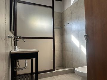 CASA 2 DORMITORIOS CON PILETA EN VENTA FISHERTON