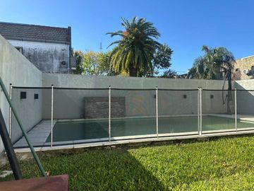 CASA 2 DORMITORIOS CON PILETA EN VENTA FISHERTON
