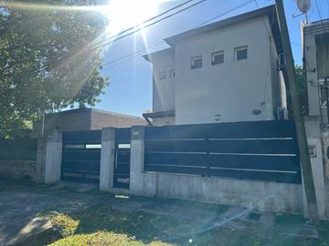 CASA 2 DORMITORIOS CON PILETA EN VENTA FISHERTON
