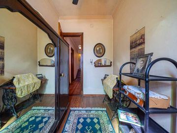 CASA EN VENTA DE 3 DORMITORIOS COCHERA. ARROYITO