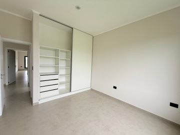 Casa 4 Amb a Estrenar en Pilar con Losa Radiante