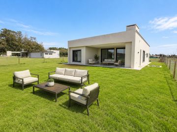 Casa 4 Amb a Estrenar en Pilar con Losa Radiante