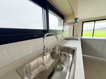 Casa 4 Amb a Estrenar en Pilar con Losa Radiante