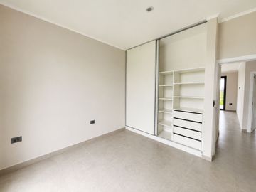 Casa 4 Amb a Estrenar en Pilar con Losa Radiante