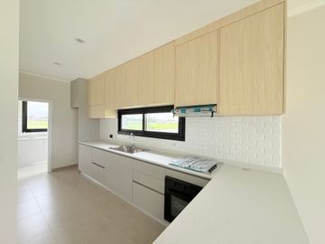 Casa 4 Amb a Estrenar en Pilar con Losa Radiante