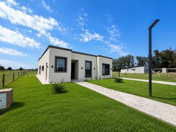 Casa 4 Amb a Estrenar en Pilar con Losa Radiante
