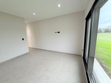 Casa 4 Amb a Estrenar en Pilar con Losa Radiante