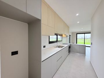 Casa 4 Amb a Estrenar en Pilar con Losa Radiante