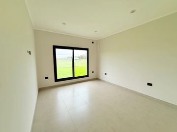 Casa 4 Amb a Estrenar en Pilar con Losa Radiante