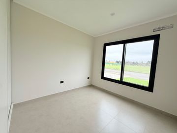 Casa 4 Amb a Estrenar en Pilar con Losa Radiante