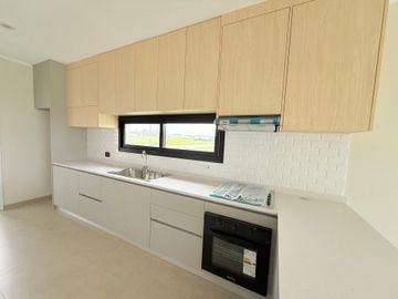 Casa 4 Amb a Estrenar en Pilar con Losa Radiante