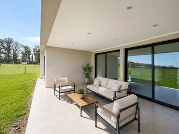 Casa 4 Amb a Estrenar en Pilar con Losa Radiante