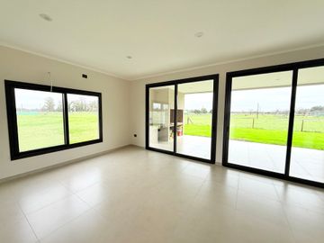 Casa 4 Amb a Estrenar en Pilar con Losa Radiante