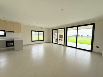 Casa 4 Amb a Estrenar en Pilar con Losa Radiante
