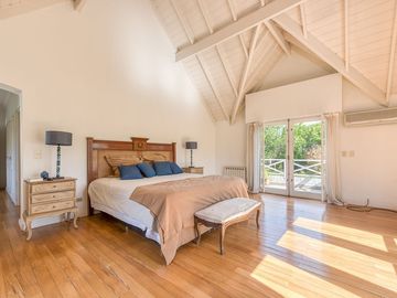 Casa de Categoría en Tortugas C.C.  8 Amb 2450 Mts