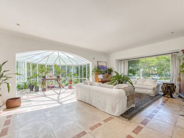 Casa de Categoría en Tortugas C.C.  8 Amb 2450 Mts