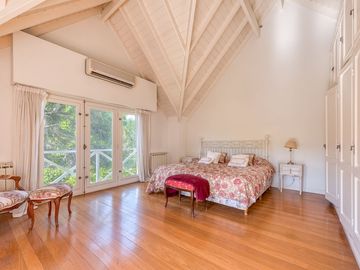 Casa de Categoría en Tortugas C.C.  8 Amb 2450 Mts