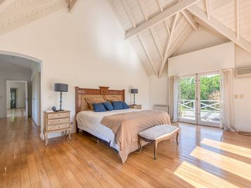 Casa de Categoría en Tortugas C.C.  8 Amb 2450 Mts