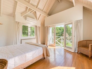 Casa de Categoría en Tortugas C.C.  8 Amb 2450 Mts