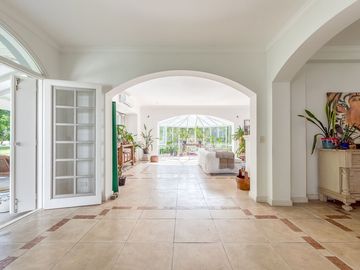 Casa de Categoría en Tortugas C.C.  8 Amb 2450 Mts