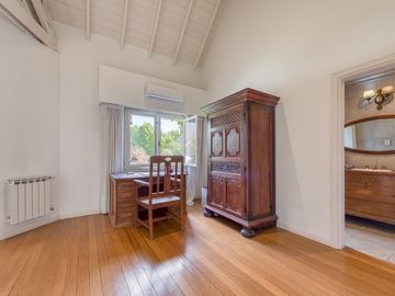 Casa de Categoría en Tortugas C.C.  8 Amb 2450 Mts